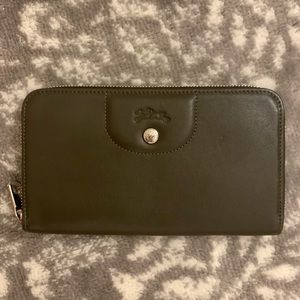 Longchamp Le Pliage Cuir Wallet in Forest (Olive)